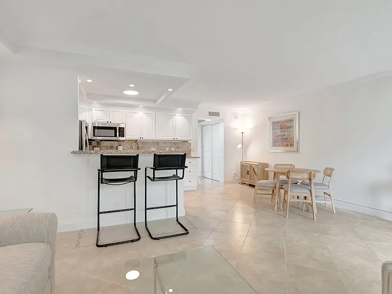 1072 Yarmouth Dr #1072-D — Photo 9