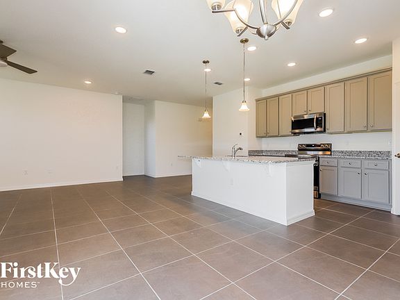 4th image of 548 Crown Rose Dr