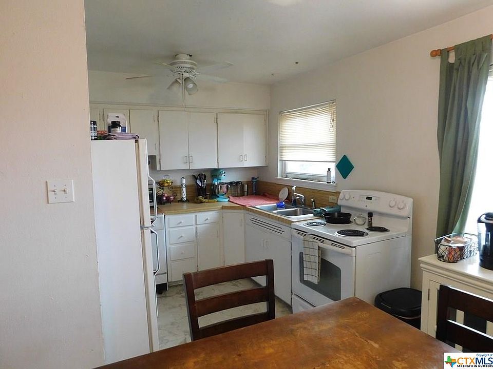 2nd image of 704 Shady Ln