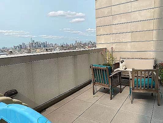 3rd image of 557 4th Ave #913