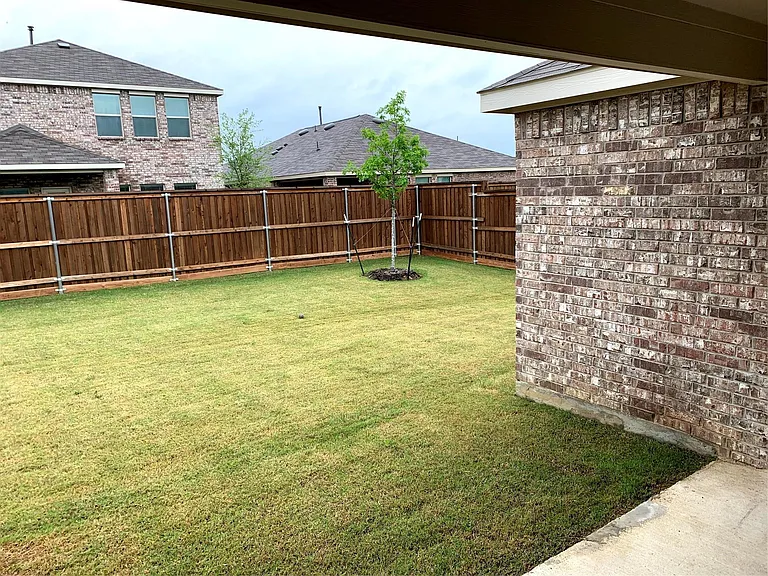 2444 Larimar Dr — Photo 26