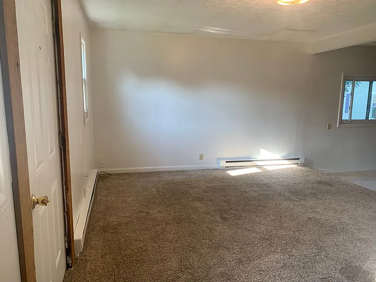 763 N Main St — Photo 2