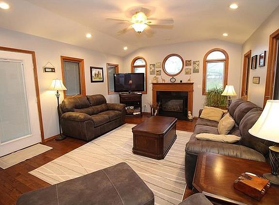 3rd image of 10569 Larkspur Dr
