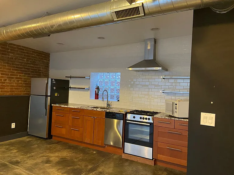333 E 1st Ave — Photo 3