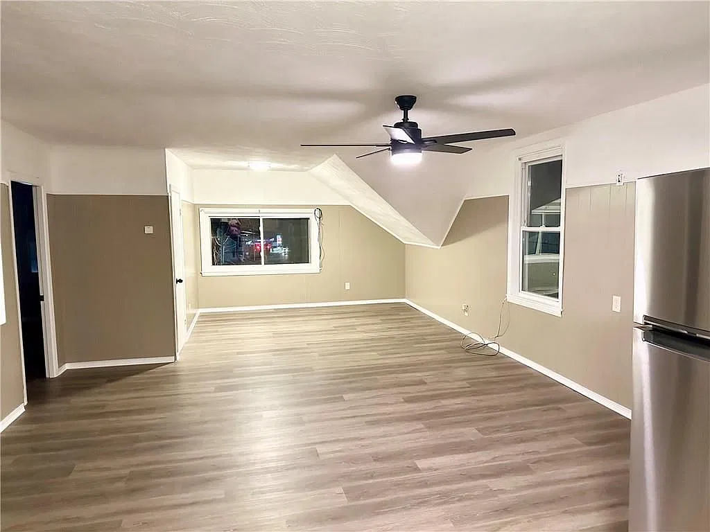 2 bed, 1.0 bath, 1170 sqft, $1,600 — Photo 2