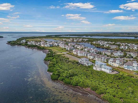 4th image of 324 HARBOUR SOUND COURT
