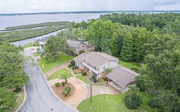2nd image of 2556 Mercedes Dr