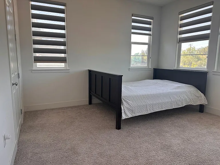 144 W Nasergholi Ave — Photo 7