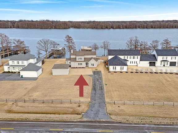 2nd image of 10921 Horseshoe Cir