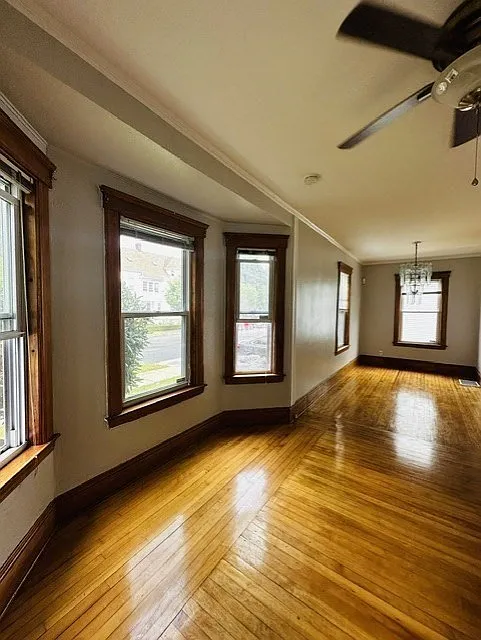 3 bed, 2.0 bath, 1390 sqft, $2,900 — Photo 2