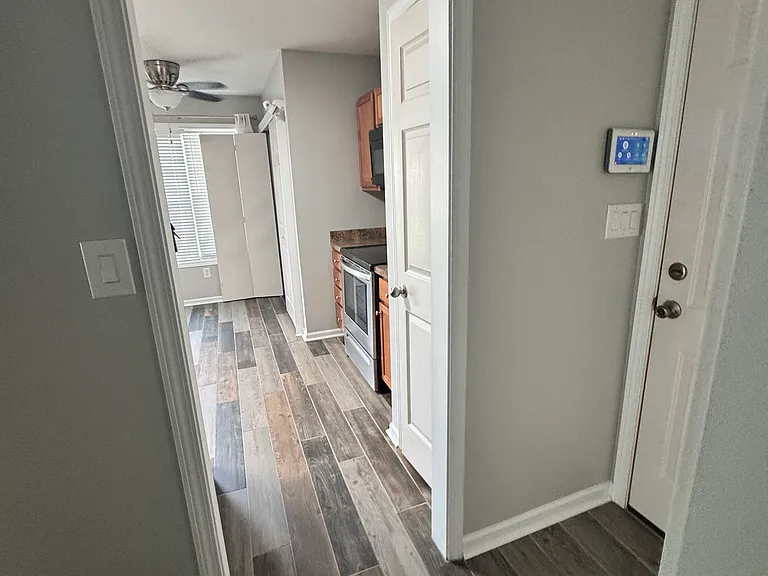 207 Bennington Dr — Photo 12