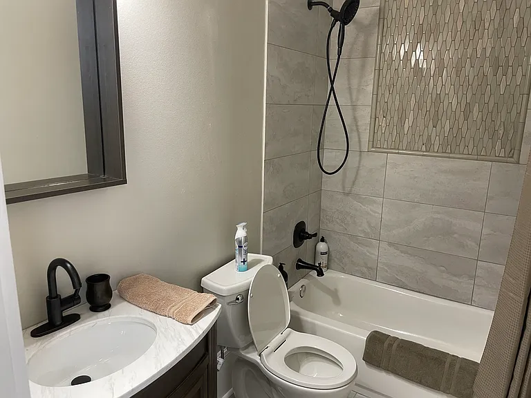 2121 Jackson Ave — Photo 32