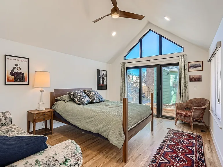 824 La Farge Ave — Photo 3