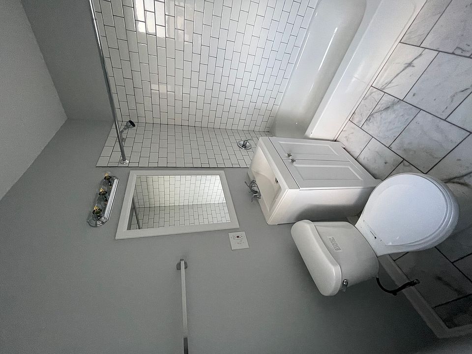 1st image of 3320 N Leclaire Ave #1