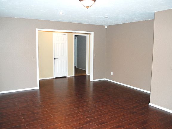 2nd image of 11513 N Miller Ave