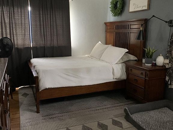 4th image of 909 Powell Ave