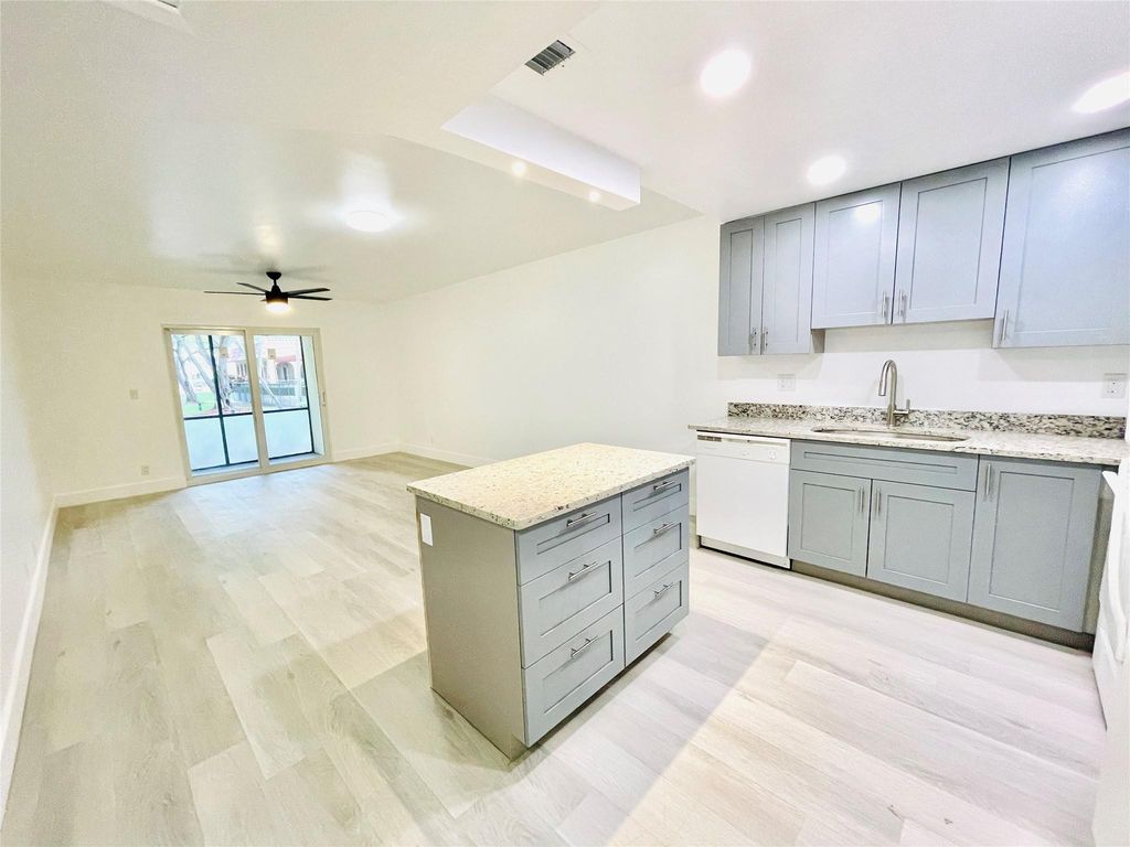 257 S Cypress Road #414, photo 5