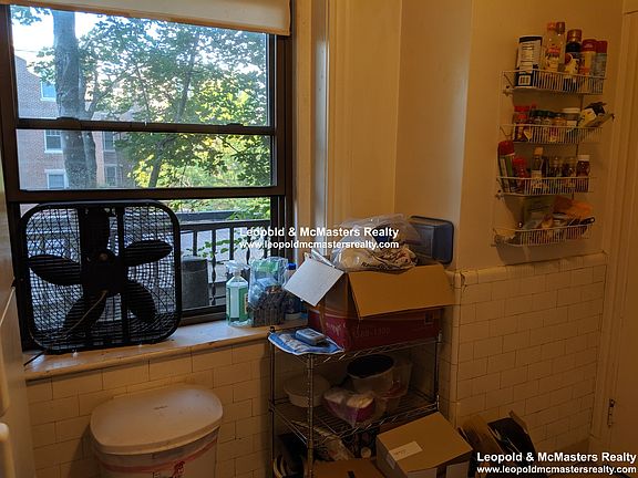 3rd image of 98A Longwood Ave APT 3