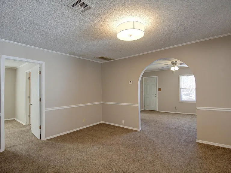 1325 S Delaware Ave — Photo 11