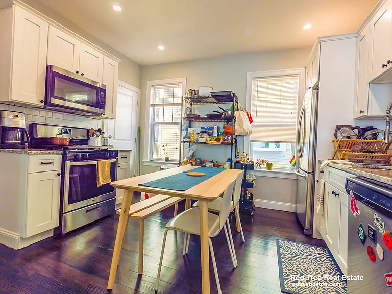 31 Pleasant St #2 — Photo 5