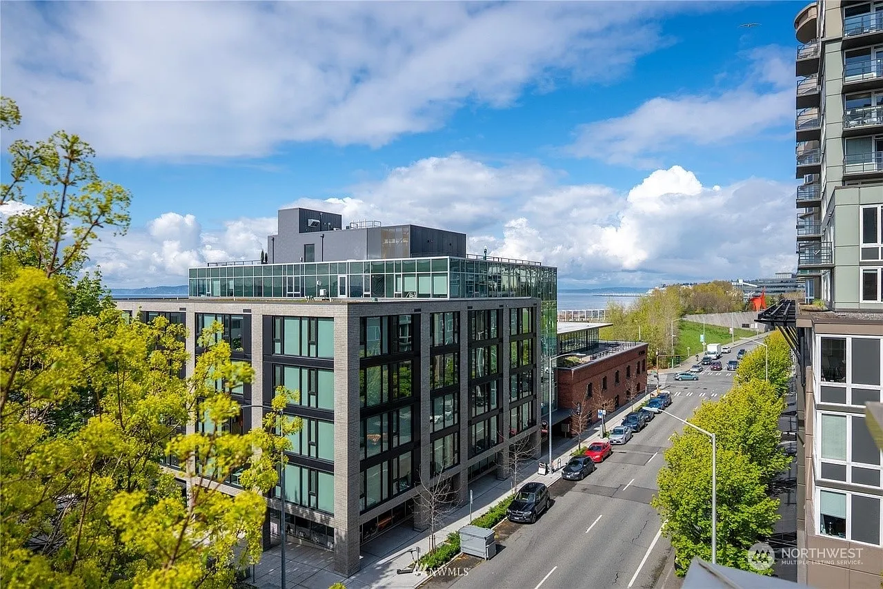 2716 Elliott Avenue #401 photo 1