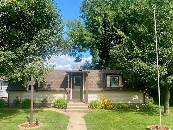 311 S Walnut St, Wyanet, IL 61379