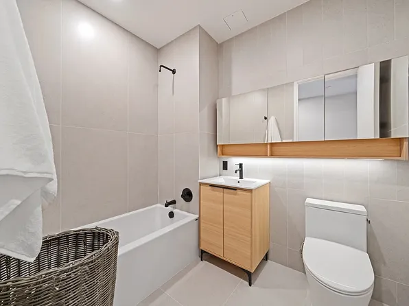 931 Carroll Street image 8 of 26