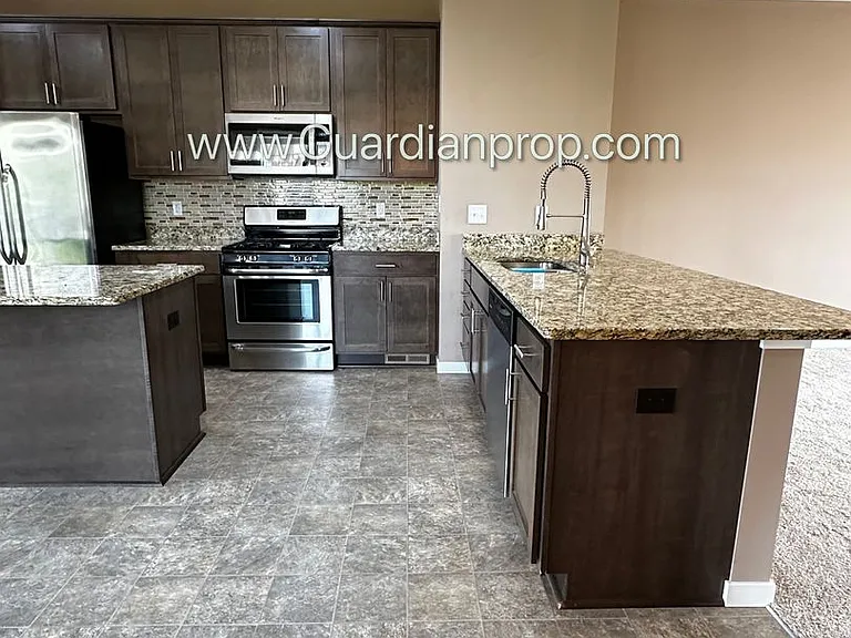 11920 Emery Village Dr N — Photo 18