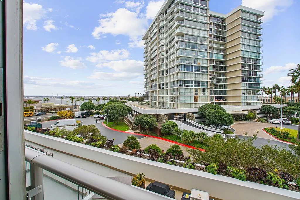 Building Photo - 1810 Avenida Del Mundo #209