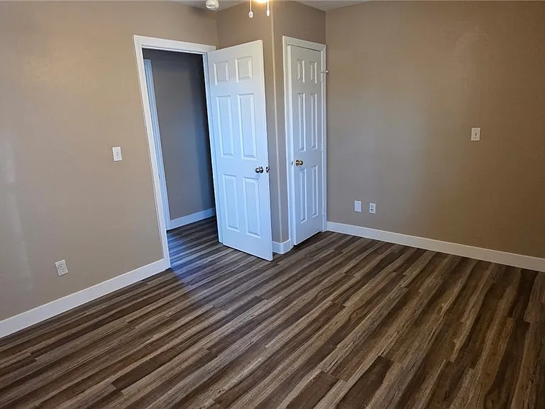2229 Maple Shade St — Photo 9