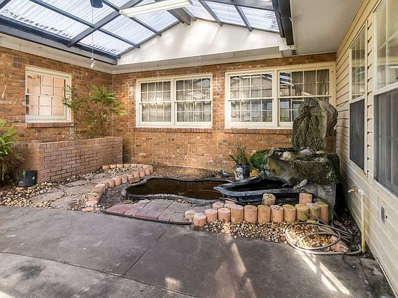 4th image of 998 Pineview Cir SW