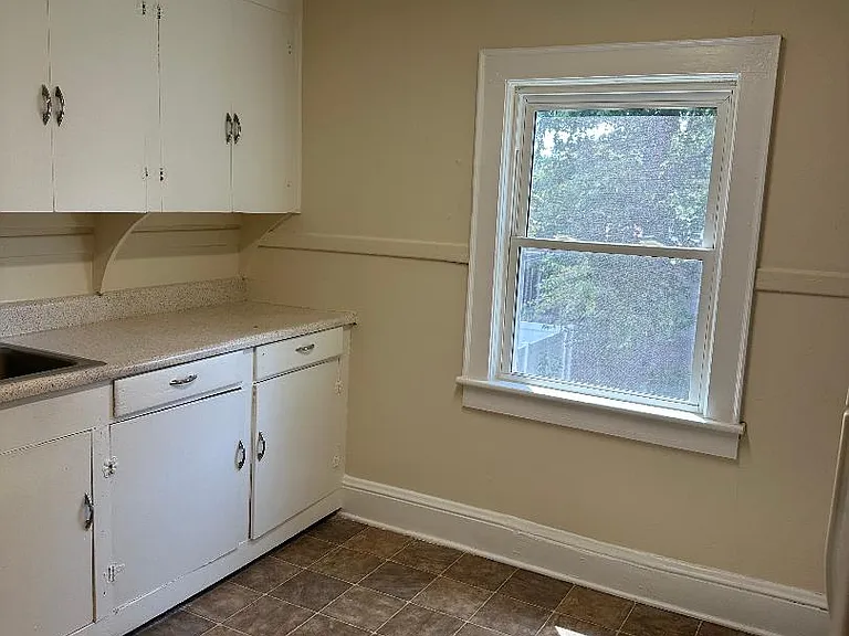 2841 Lens Ave #B — Photo 5
