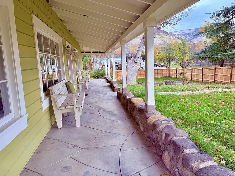 2099 Emigrant Creek Rd — Photo 17