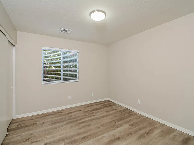 15438 W Mercer Ln — Photo 12