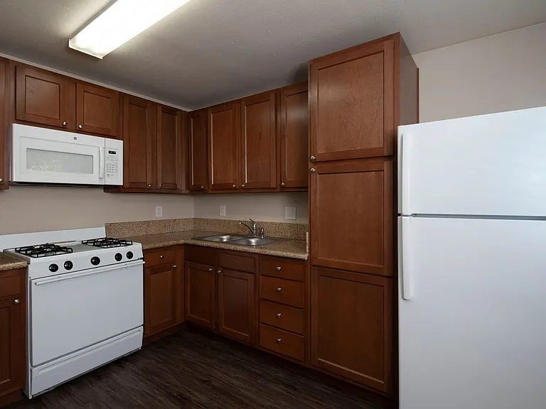 Grossmont Apartments — Photo 8