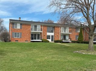 458 Fox Hills Dr N APT 8, Bloomfield Hills, MI 48304