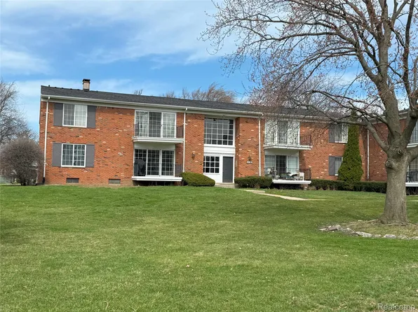 458 Fox Hills Dr N APT 8, Bloomfield Hills, MI 48304