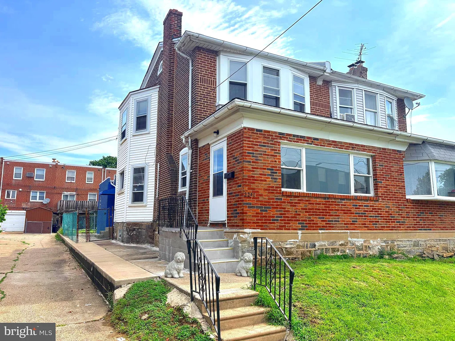 4 bed, 1938 sqft, $2,400 — Photo 1
