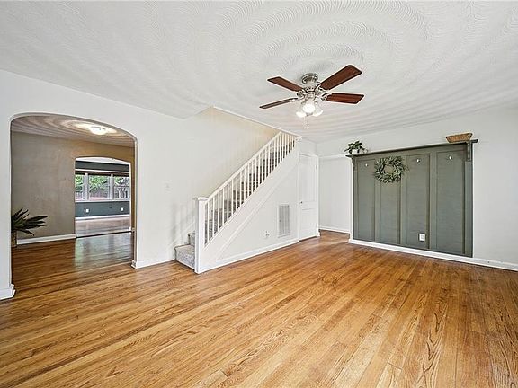 3rd image of 402 Ashlawn Dr