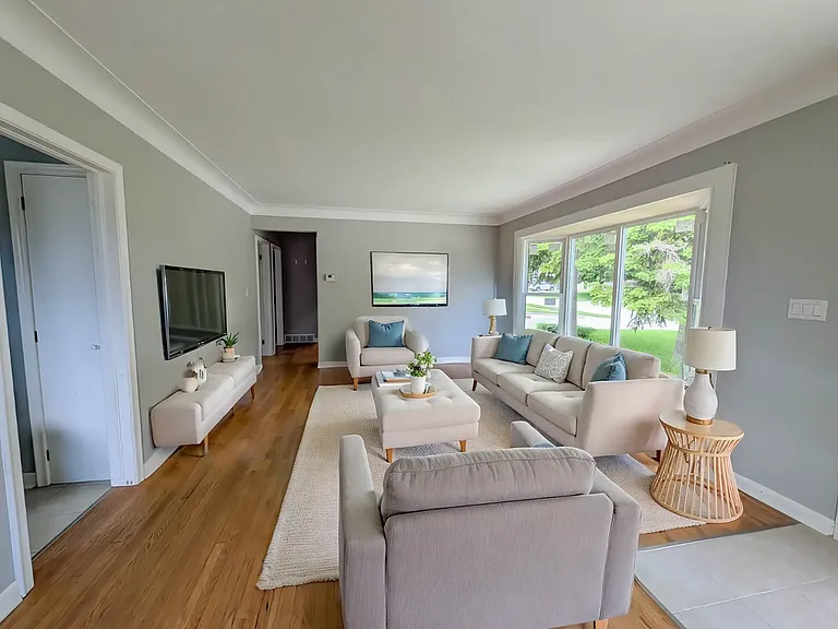 6332 Sherwood Rd — Photo 3