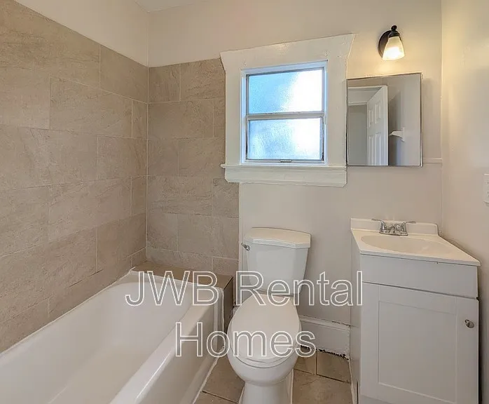 1316 W 31st St — Photo 10