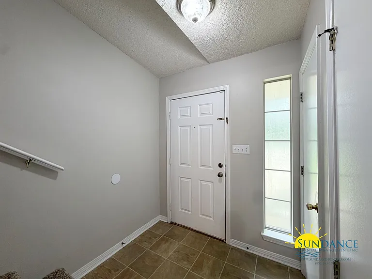 360 Schneider Dr #6 — Photo 3