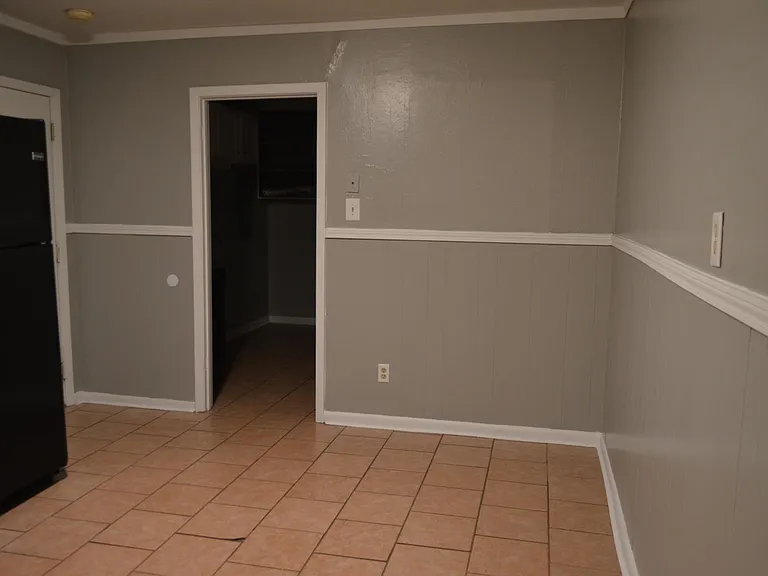 Eat in area in kitchen/entrance to laundry