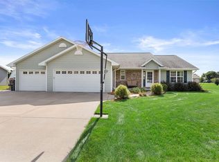 388 Wooden Shoe Cir, Kaukauna, WI