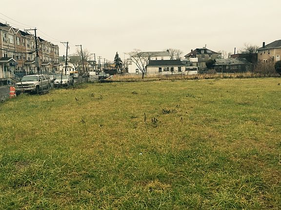 2nd image of Seagirst Ave And Beech 28 St
