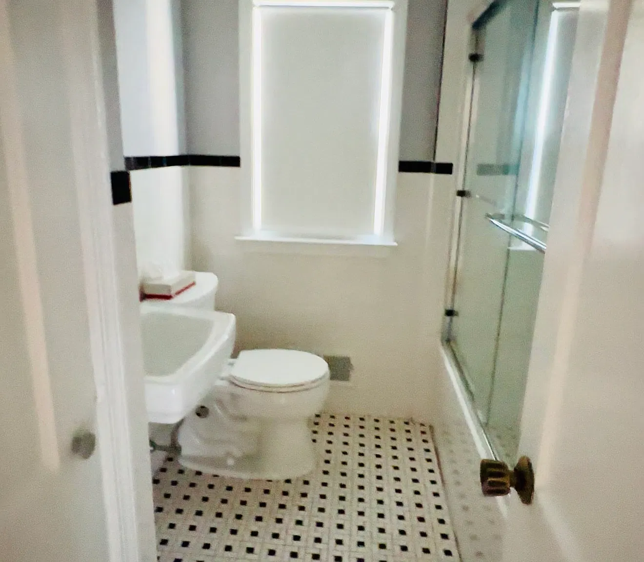3 bed, 1100 sqft, $2,600 — Photo 3
