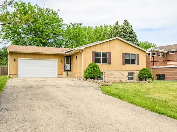 1258 Holiday Dr, Somonauk, IL 60552