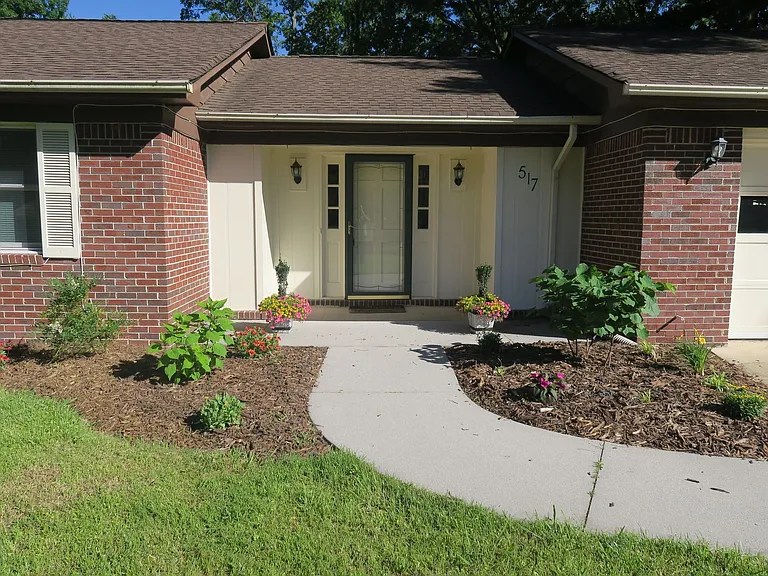 517 Norman Ln — Photo 10
