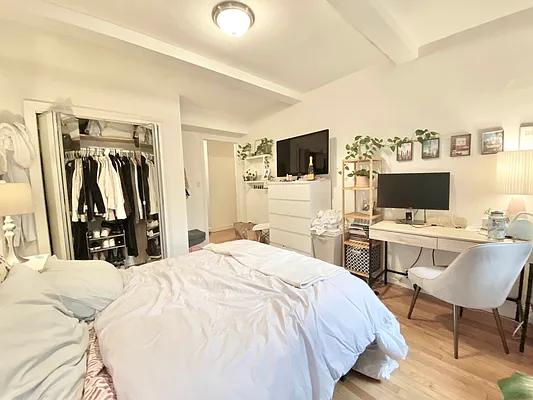Rented by Bond New York | media 23