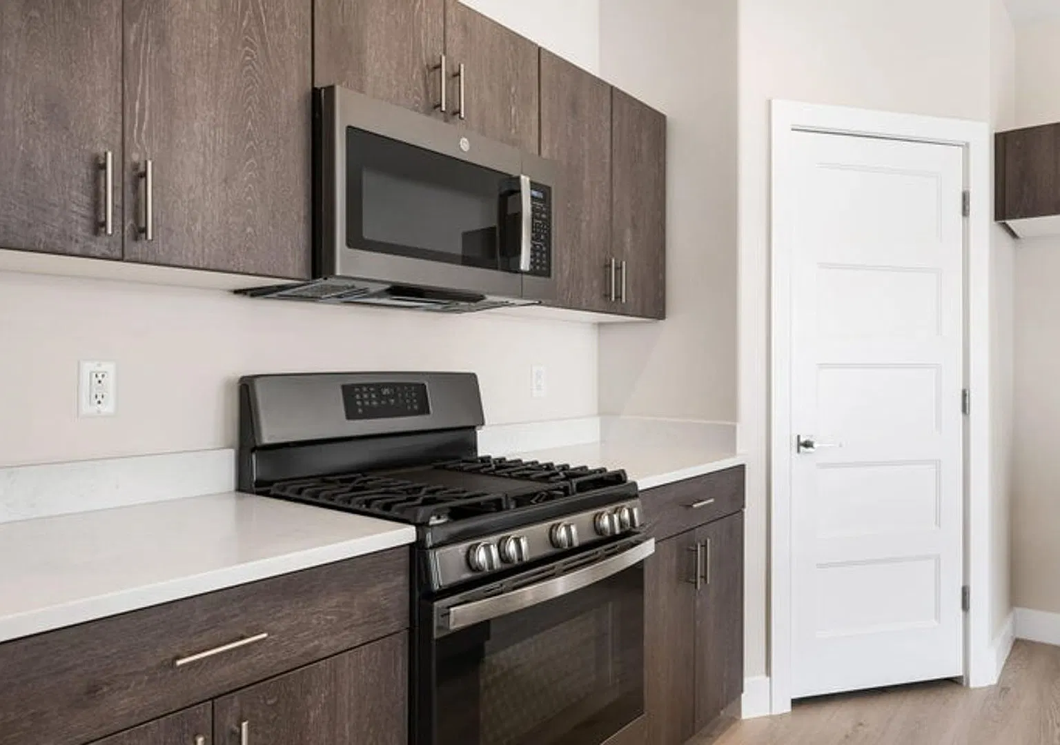 Crimson Park Townhome! — Photo 2